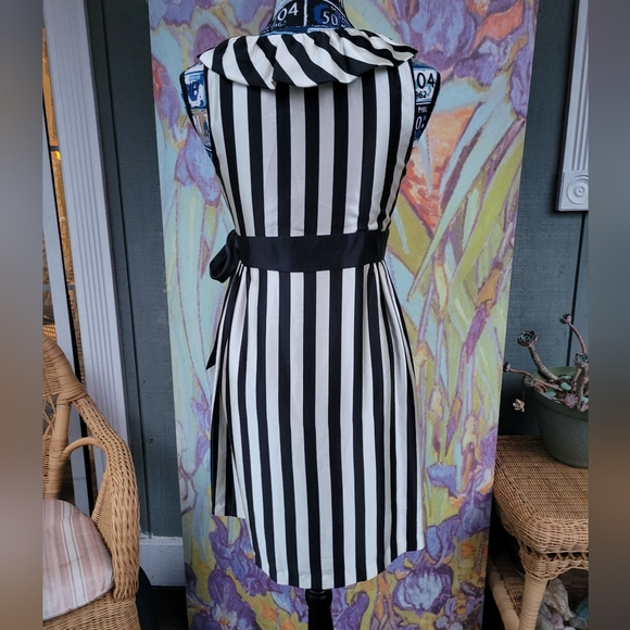 What Comes Around Goes Around Small Silk, Wrap, Cocktail, Party Mini-Dress - Picture 5 of 9